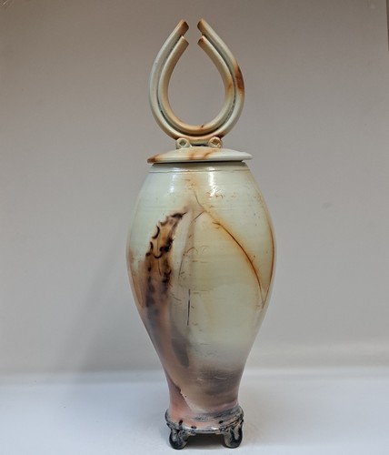 Click to view detail for BS-055 Vessel Lidded, Saggar Fired 10.5x5.5 $220
